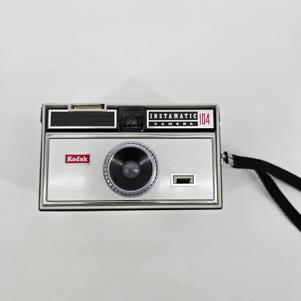 Kodak Instamatic 104 Camera Vintage 1960s 126 Film Point & Shoot Silver